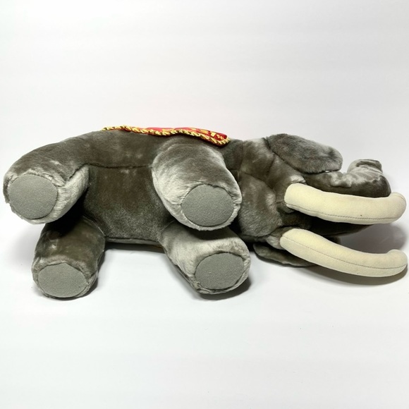 Ringlings 131 Circus 2001 Toy Elephant satin embroidered blanket - Picture 3 of 13